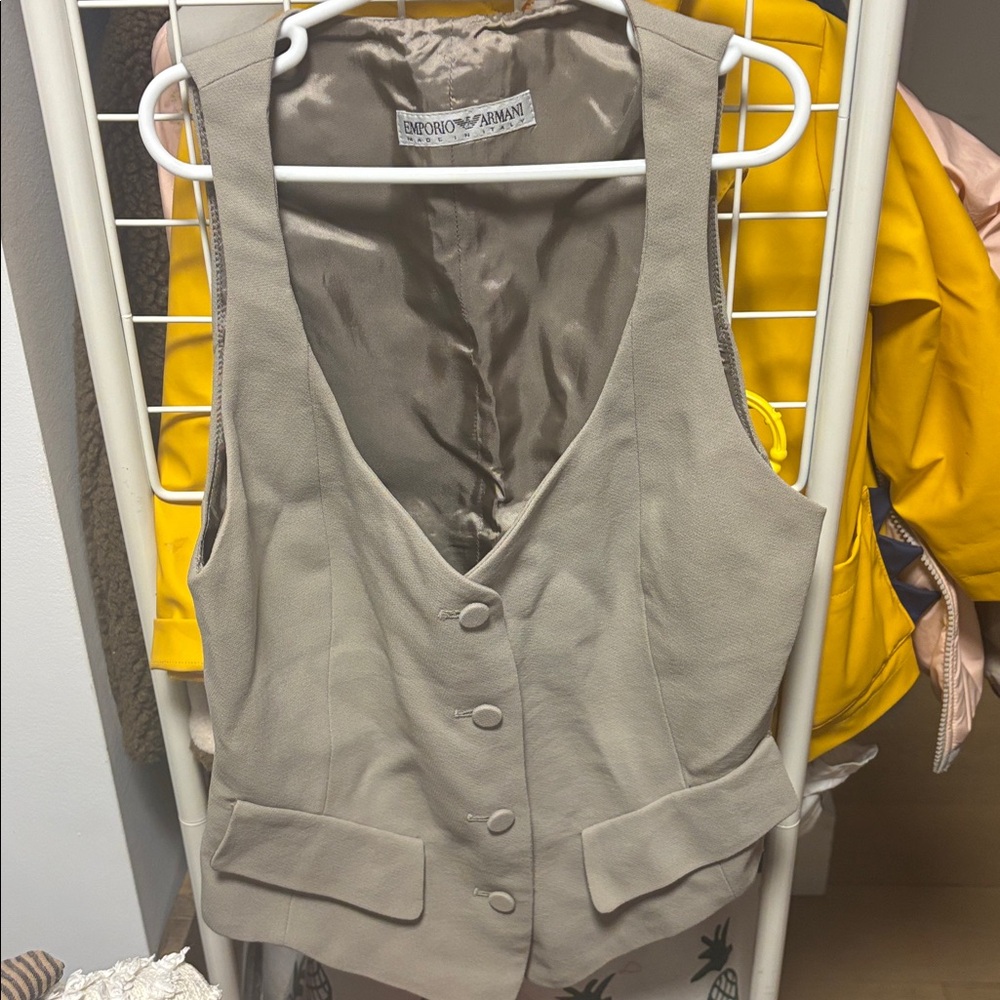 Gorgeous Emporio Armani Vintage Vest 38/S! 100% wool! 90’s cool!